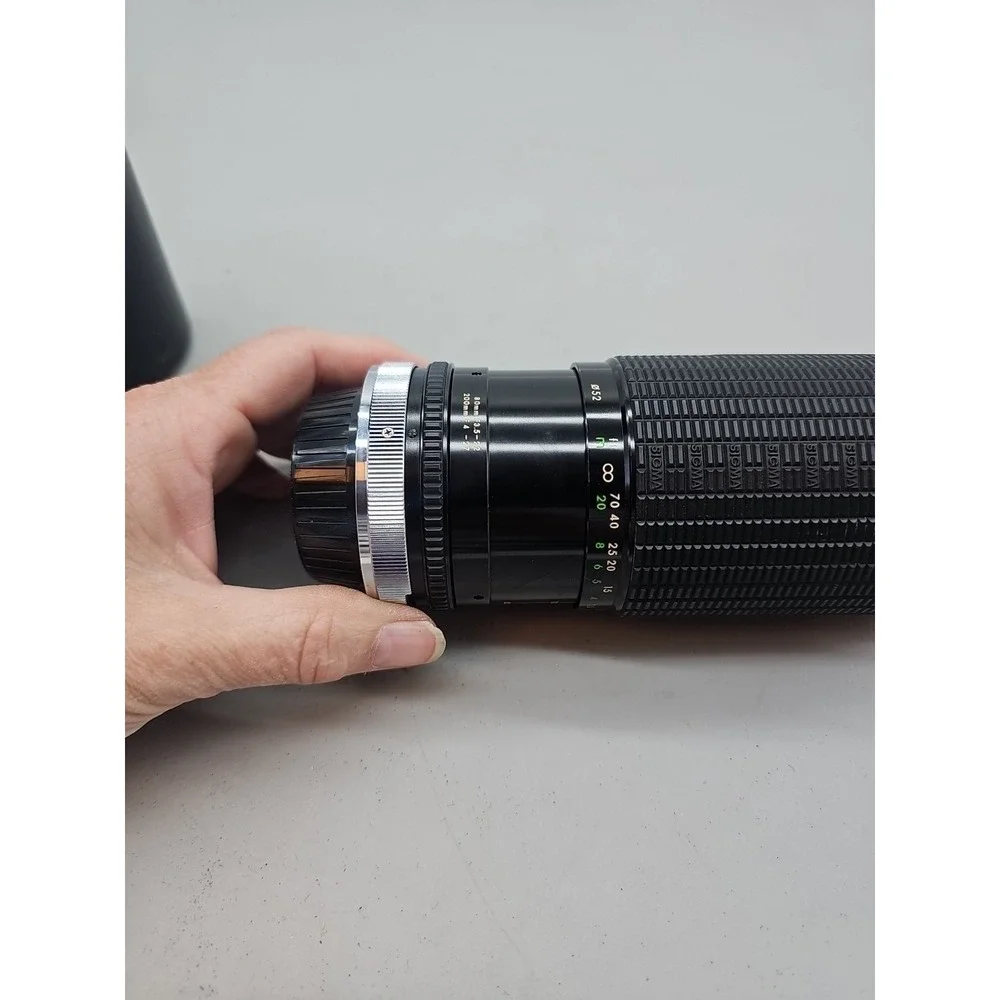 Sigma High-Speed Zoom 1:3.5-4 f=80-200mm Wirh‎ Case